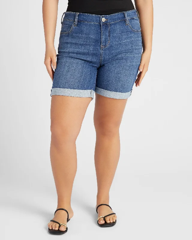 Seasonal Trends Plus Size Corine Short 7" Short