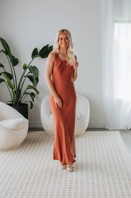 Redefining Women's Style Bauer Maxi Dress - Rust